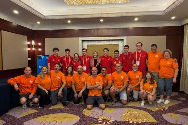 Carmen Ortí se reúne con el equipo de estudiantes de la Comunitat Valenciana que competirá en los WordSkills de China