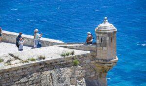 El Castillo de Santa Bárbara experimenta un aumento del 27% en visitas y apunta a superar el millón de turistas