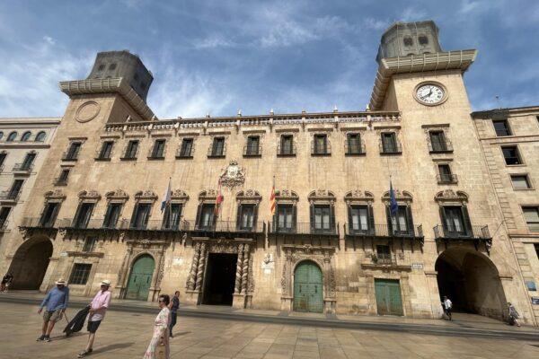 El Ayuntamiento lanza la licitación de las obras de rehabilitación de las torres de la Casa Consistorial
