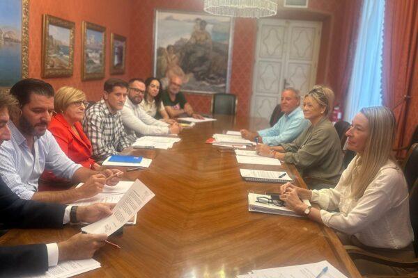 Alicante aprueba la nueva ordenanza de Mercados y el Reglamento del Transporte Urbano