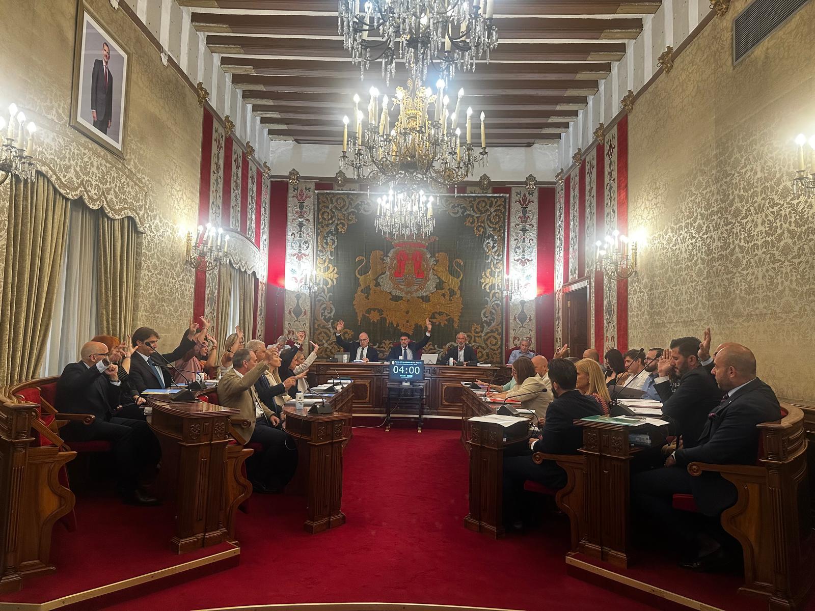 Alicante reduce el IBI y aprueba financiación para la renovación de la Plaza de América