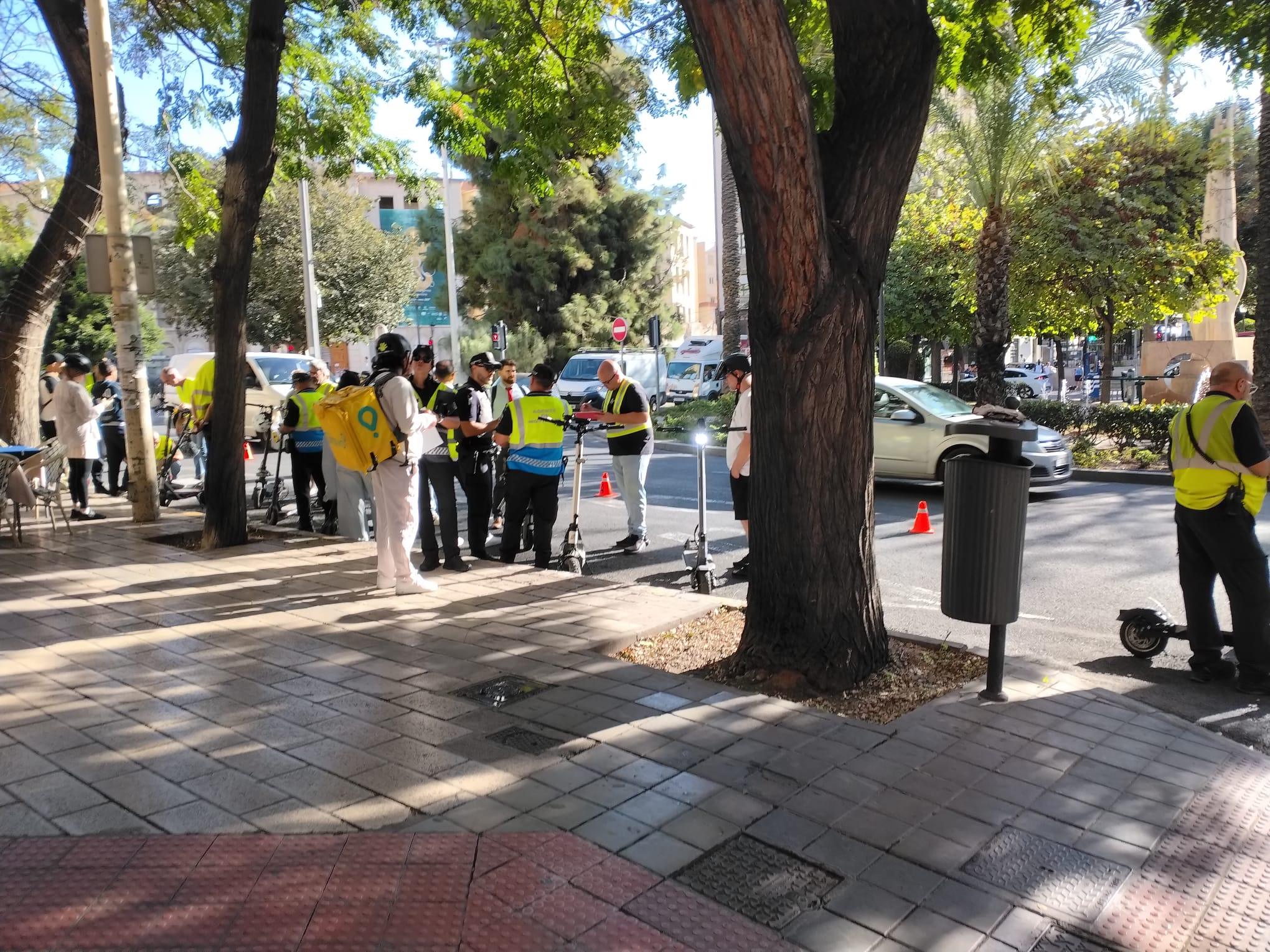 La Policía refuerza el control de patinetes eléctricos tras la nueva normativa en vigor