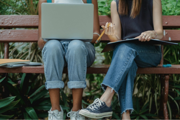 La Generalitat otorga becas de fin de estudios a 59 estudiantes para culminar su carrera universitaria