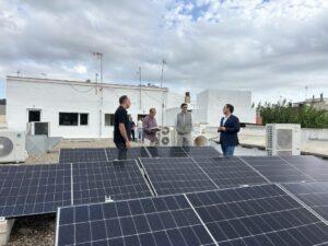 Castellón avanza en eficiencia energética con placas fotovoltaicas en 60 municipios gracias a la Diputación