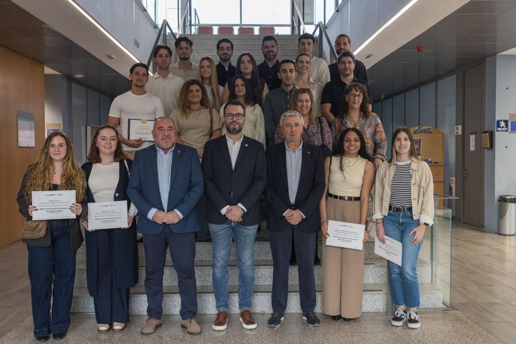El máster de formación permanente en tecnología cerámica de la UJI otorga premios de excelencia, diplomas y becas