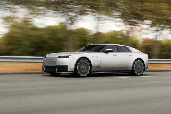 Jaguar presenta su innovador modelo eléctrico de lujo: el Type