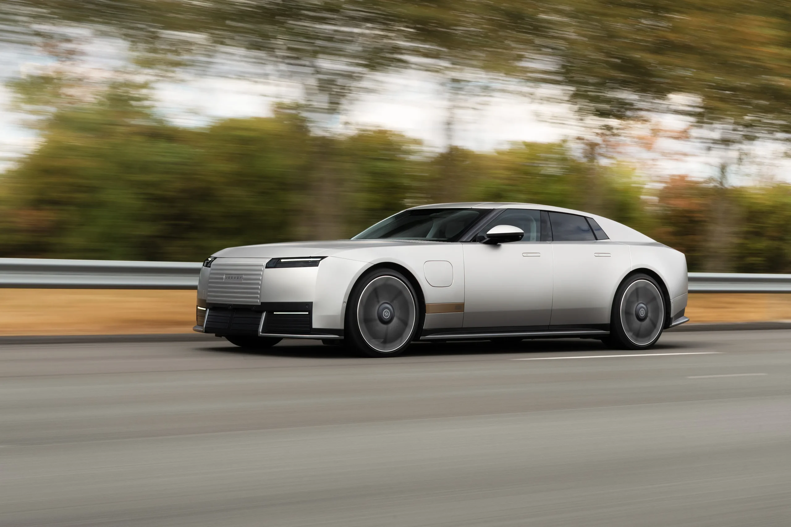 Jaguar presenta su innovador modelo eléctrico de lujo: el Type