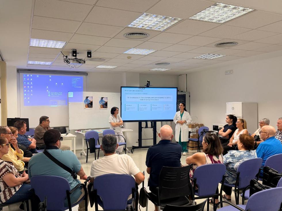 El Hospital General de Elche lanza una escuela para pacientes ostomizados