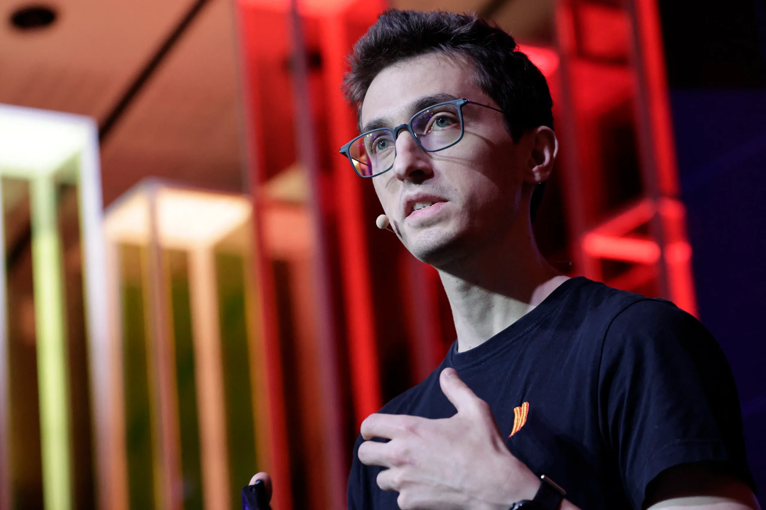 Mistral lanza Le Chonk, un modelo de IA de peso abierto que desafía a OpenAI y a China
