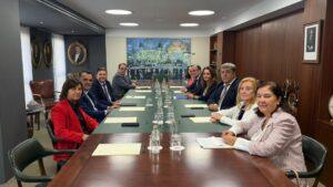 Nuria Martínez impulsa la colaboración con operadores jurídicos de Alicante para una justicia más ágil y eficiente