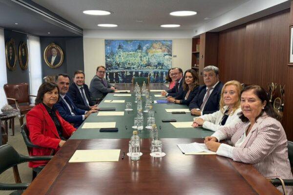 Nuria Martínez impulsa la colaboración con operadores jurídicos de Alicante para una justicia más ágil y eficiente