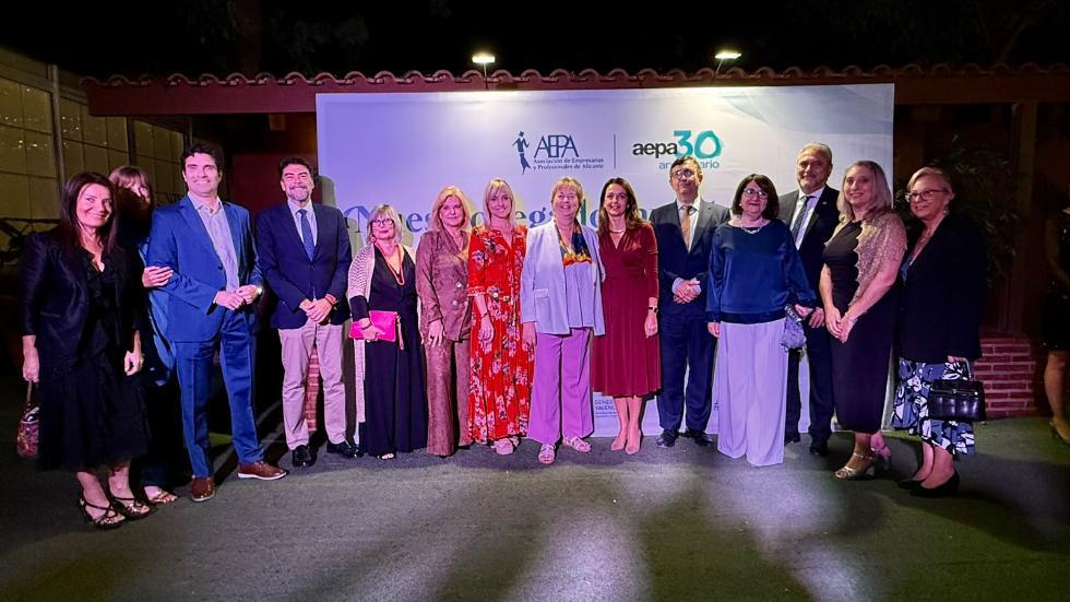 Nuria Martínez destaca la labor de la Asociación de Empresarias, Profesionales y Directivas de Alicante en el impulso del liderazgo y talento femenino