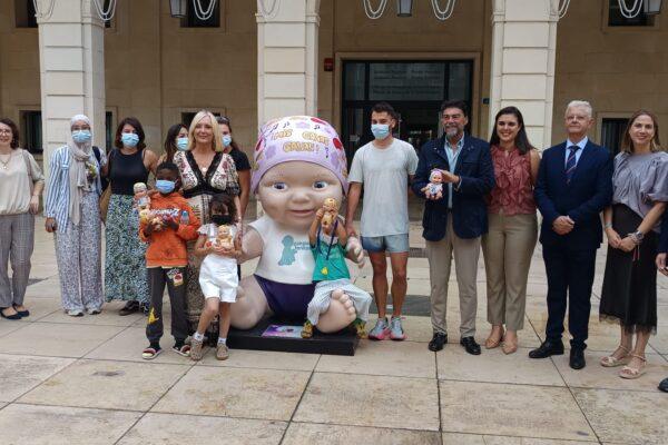 La exposición 'Baby Pelones' en Alicante: una muestra de solidaridad con los niños con cáncer