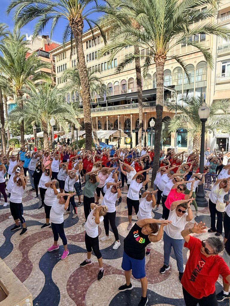 Más de 400 mayores disfrutan de una jornada deportiva en la Concha de la Explanada